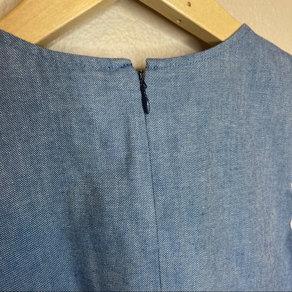 J. Crew Chambray Scallop Grommet Hem Top Size 6 - Picture 4 of 7